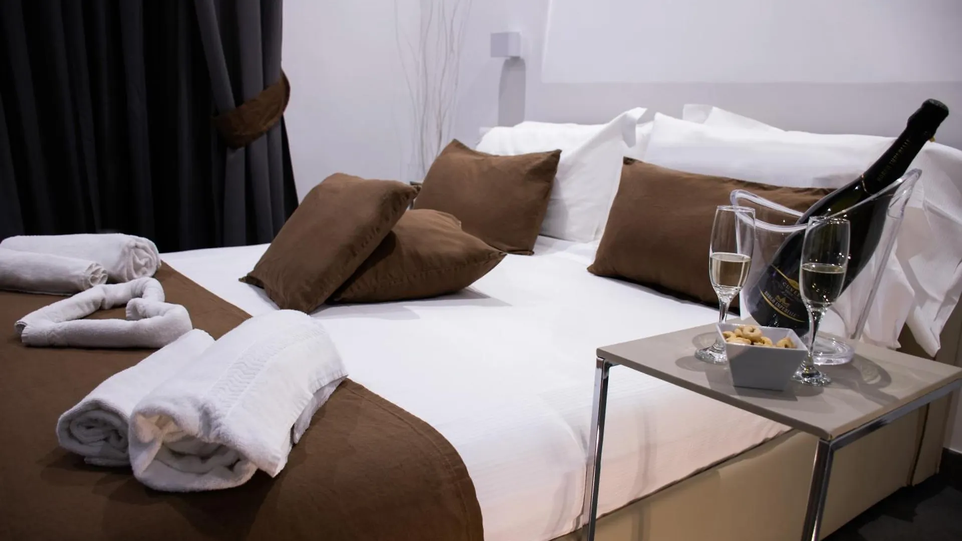 住宿加早餐酒店 Megaris Luxury Suite Rooms 那不勒斯