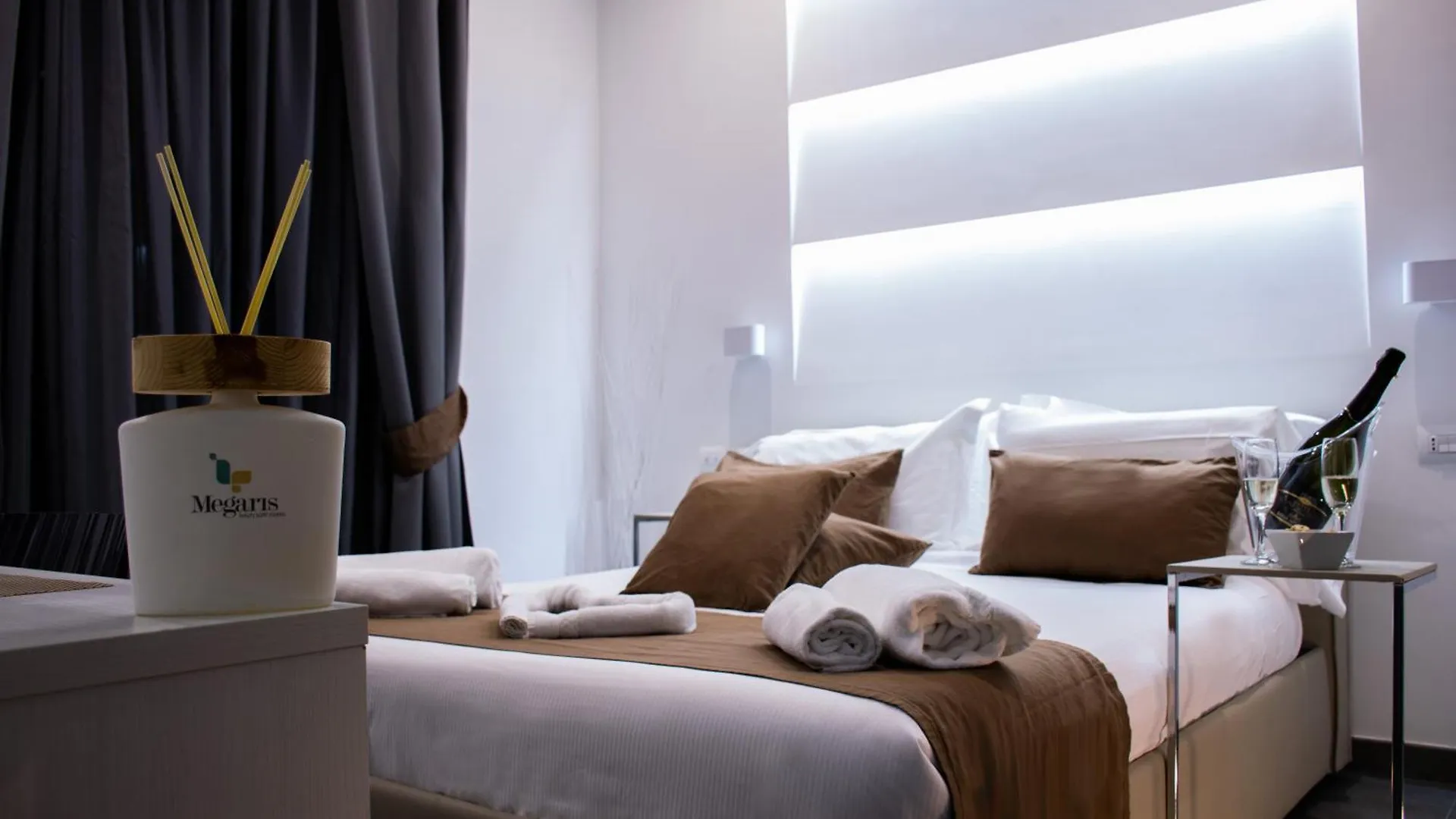 Couette-café Megaris Luxury Suite Rooms Naples