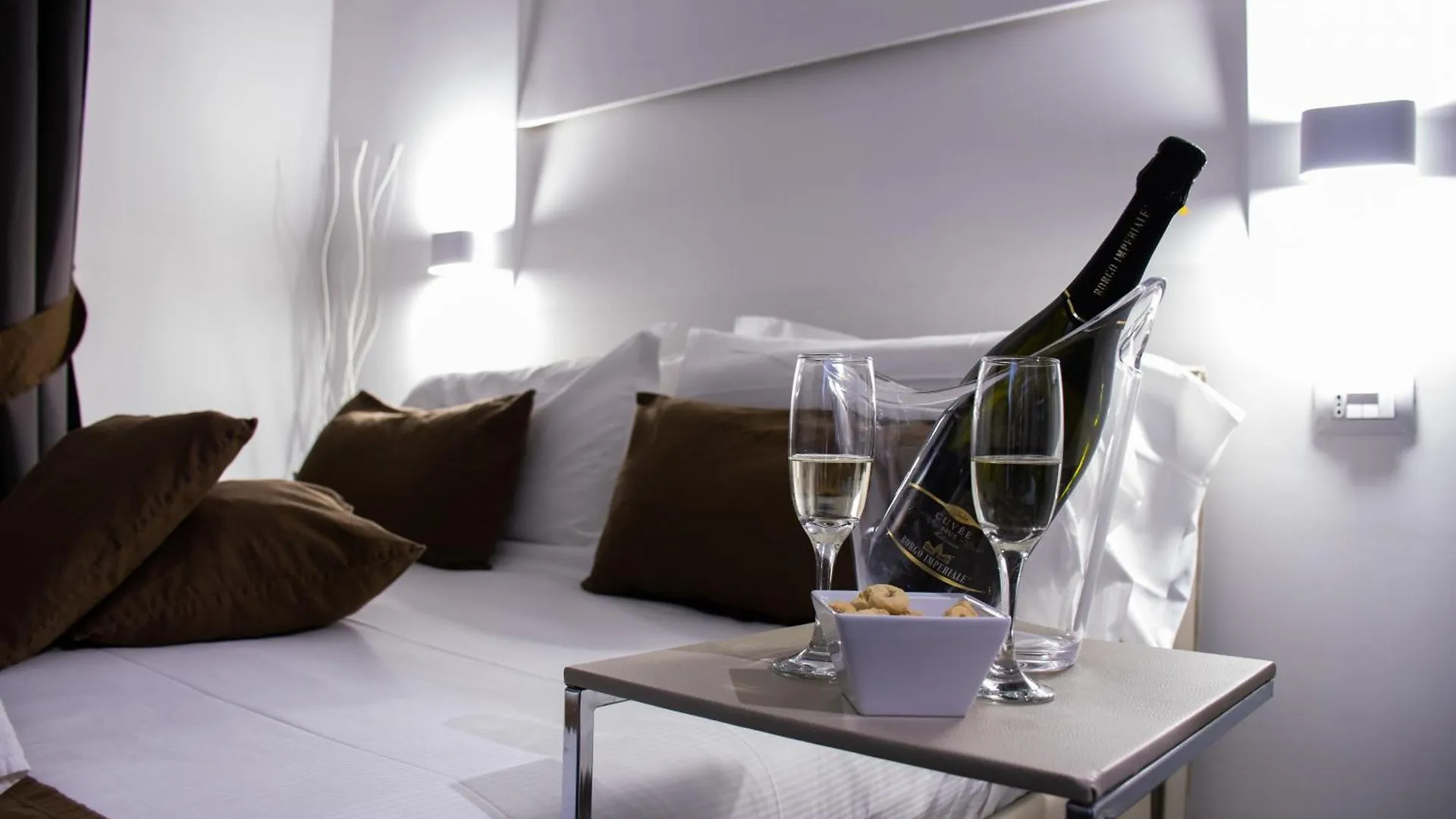 Couette-café Megaris Luxury Suite Rooms Naples Italie